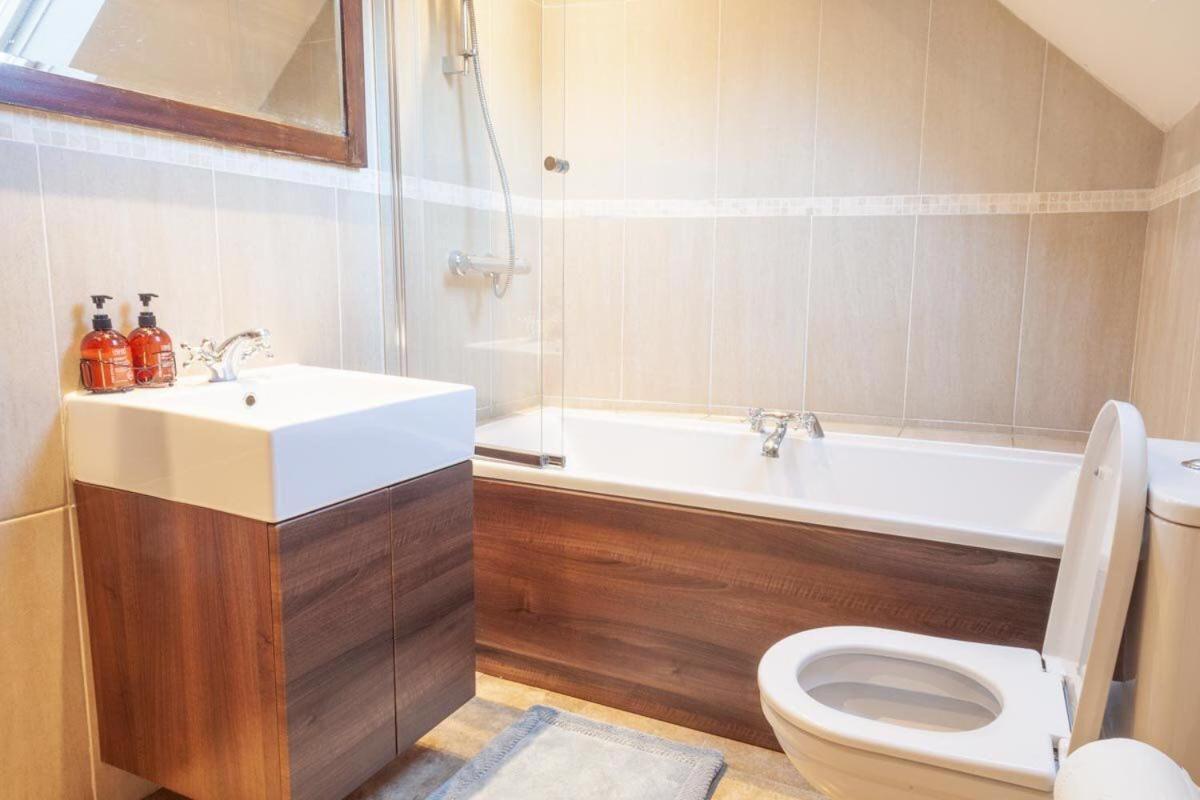 Lee House Farm Holiday Cottage With Possible Use Of Hot Tub Ninety Pounds A Session Waterfall Eksteriør billede